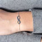 Bracelet argent 925 infini personnalisable 21 cm - vue porté 1