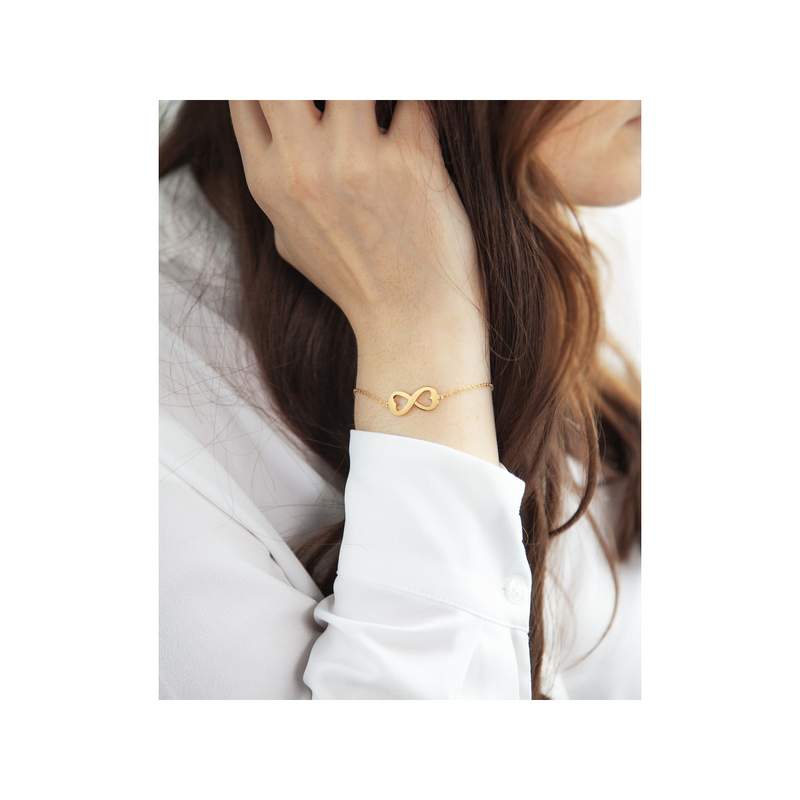Bracelet plaqué or infini ajouré coeurs personnalisable 21 cm - vue porté 2