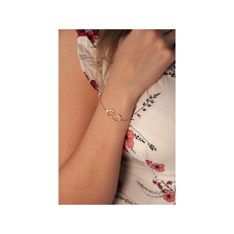 Bracelet plaqué or coeurs personnalisables zirconias blanc et rouge 21,5 cm - vue porté 1