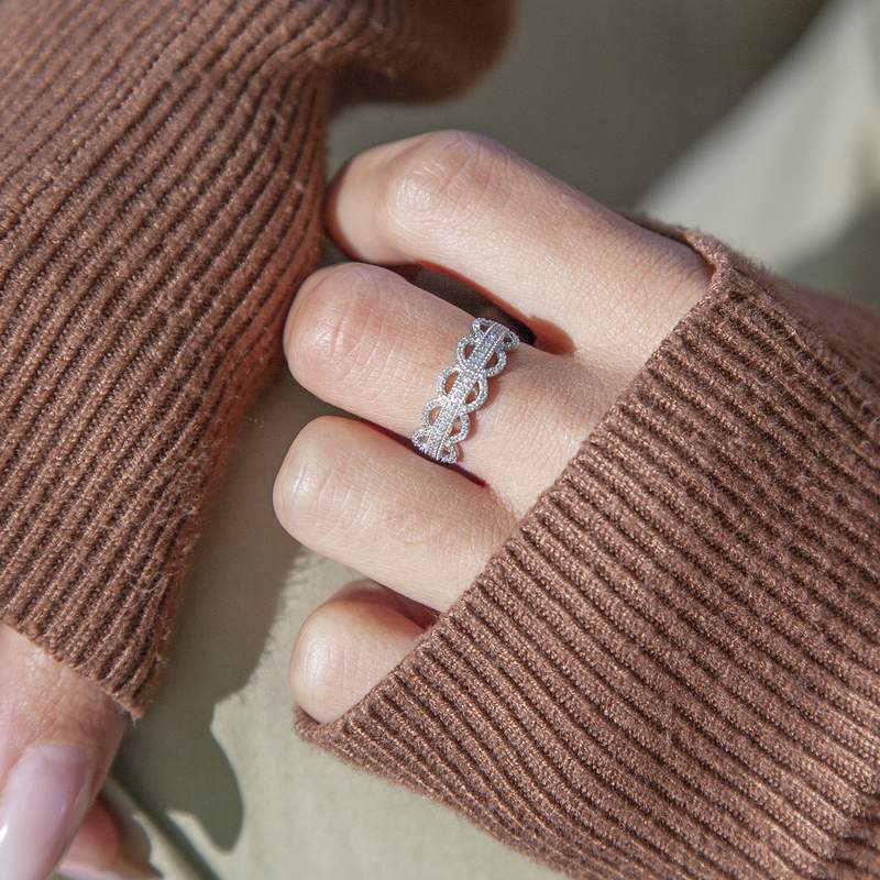 Bague or blanc 375 diamants - vue porté 1