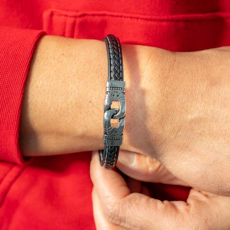 Bracelet matière synthétique noire acier 21 cm - vue porté 1