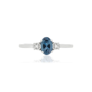 Bague or blanc 375 topaze bleue traitée diamants