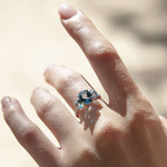 Bague or blanc 375 topazes zirconias - vue porté 2