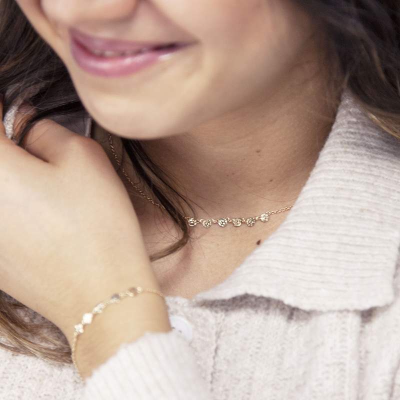 Collier plaqué or pastilles martellées 45 cm - vue porté 1