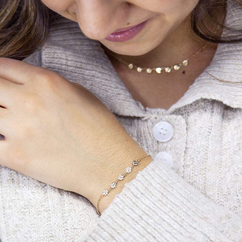 Bracelet plaqué or pastilles martellées 19 cm - vue porté 1