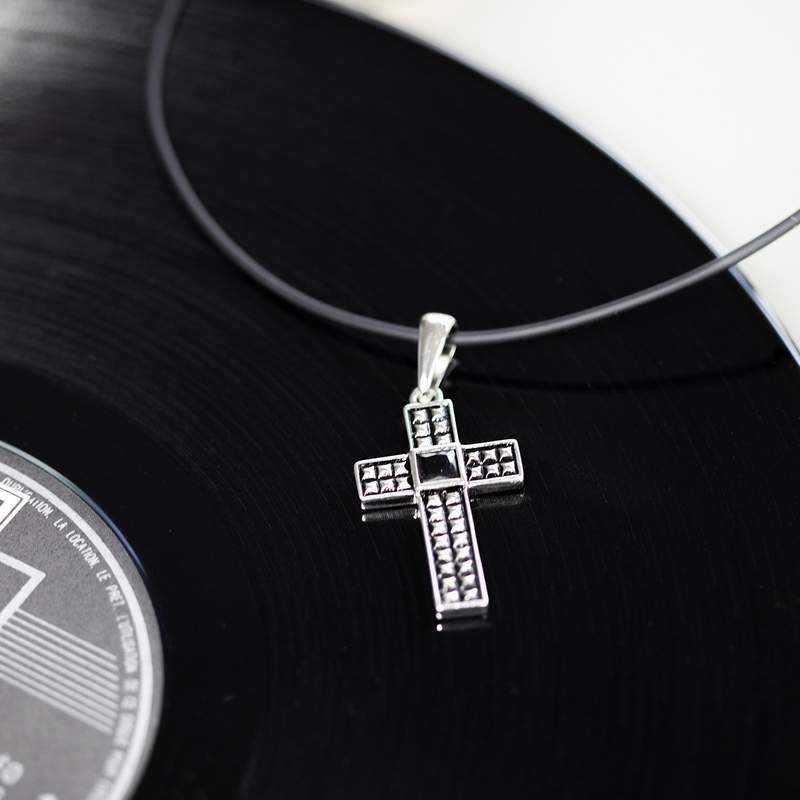 Pendentif argent 925 croix onyx - vue D1