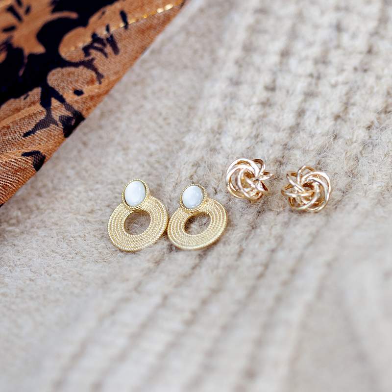 Gold-plated rosette earrings - vue D1
