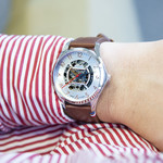 Montre homme squelette automatique acier bracelet cuir marron - vue porté 1