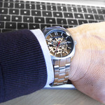 Montre homme squelette automatique acier bracelet acier - vue porté 1