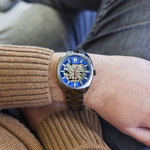 Montre homme squelette automatique acier bracelet acier - vue porté 1