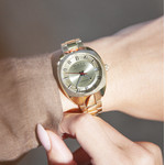 Montre mixte automatique acier doré bracelet acier doré - vue porté 2