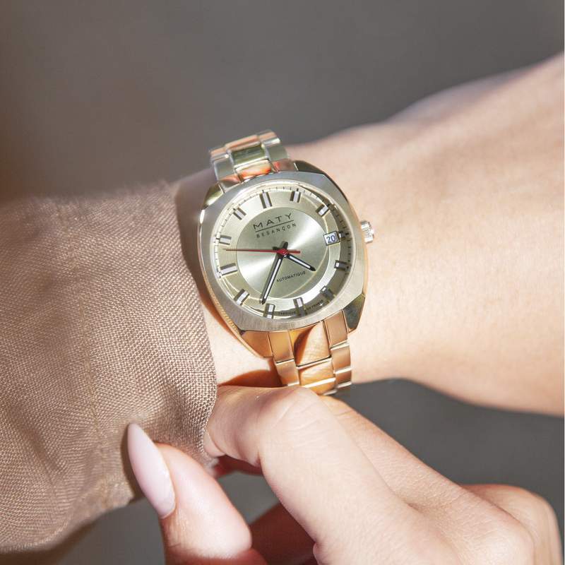Montre mixte automatique acier doré bracelet acier doré - vue porté 2
