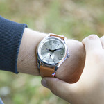 Montre homme acier bracelet cuir marron - vue porté 2