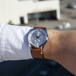 Montre homme acier bracelet cuir marron - vue porté 4