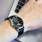 Montre homme acier bracelet cuir noir - vue porté 1