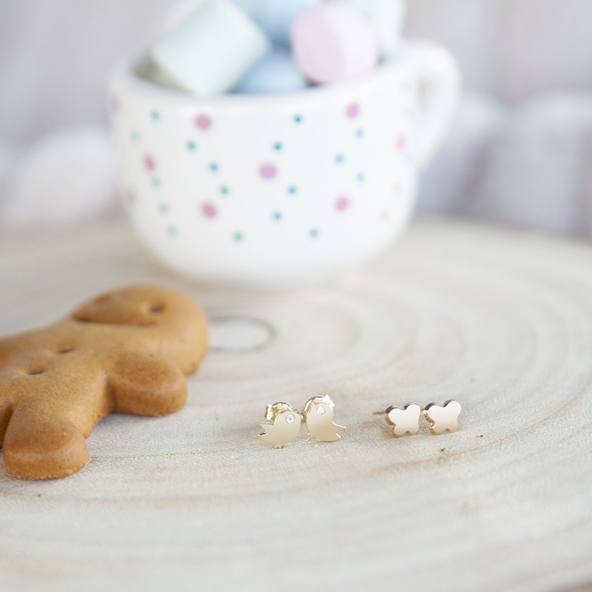 Boucles d'oreilles or jaune 375. Motif papillon. - vue D3