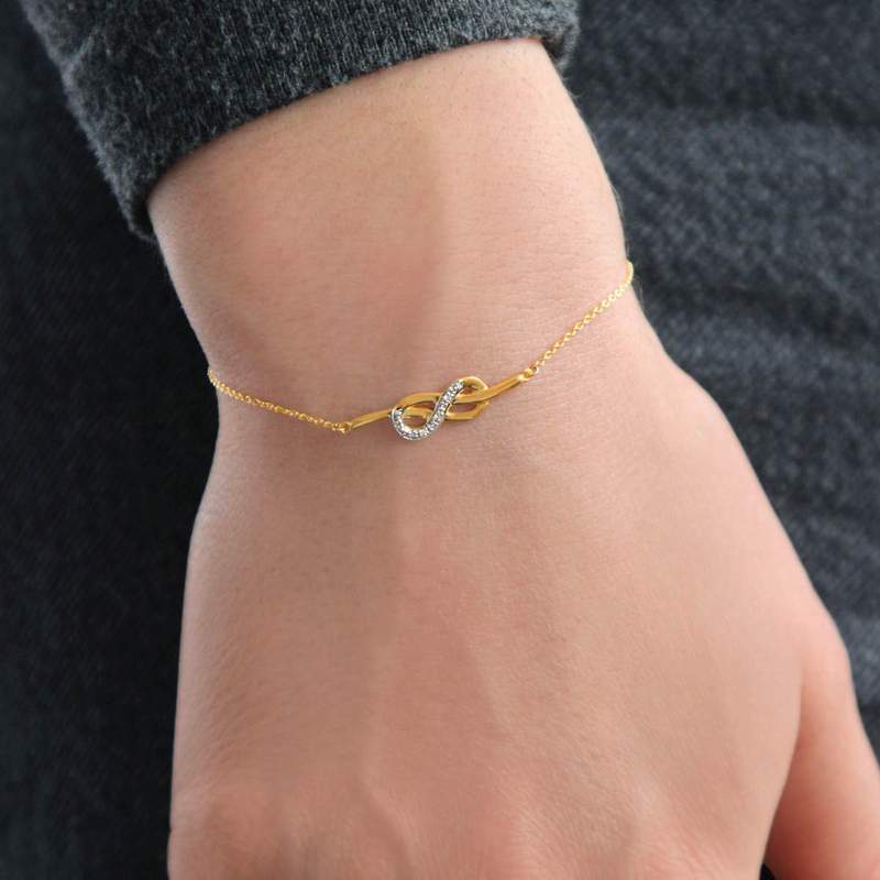 Bracelet or 375 2 tons diamants infini 18 cm - vue porté 1