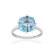 Bague or blanc 750, 1 topaze bleue traitée 5 carats.