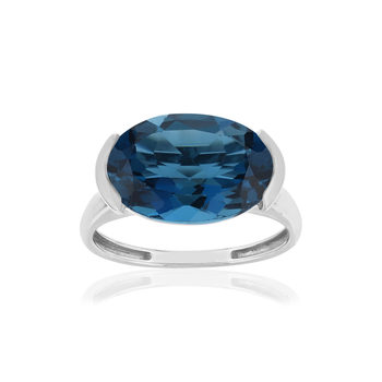 Bague or blanc 750, 1 topaze London Blue traitée de 7,42 carats.