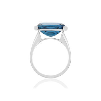 Bague or blanc 750, 1 topaze London Blue traitée de 7,42 carats.