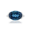 Ring van 750 witgoud, 1 behandelde London Blue topaas van 7,42 karaat. - weergave V3
