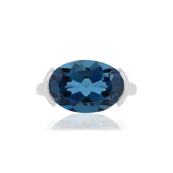 Bague or blanc 750, 1 topaze London Blue traitée de 7,42 carats.