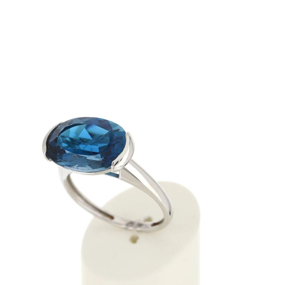 Bague or blanc 750, 1 topaze London Blue traitée de 7,42 carats. - vue 3