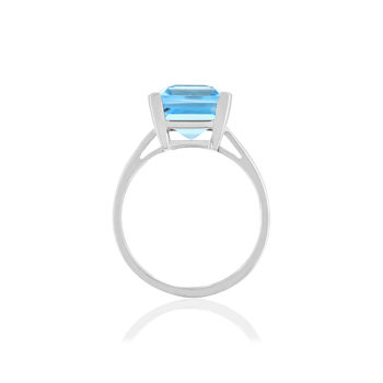 Bague or blanc 750, 1 topaze bleue traitée de 10,50 carats.