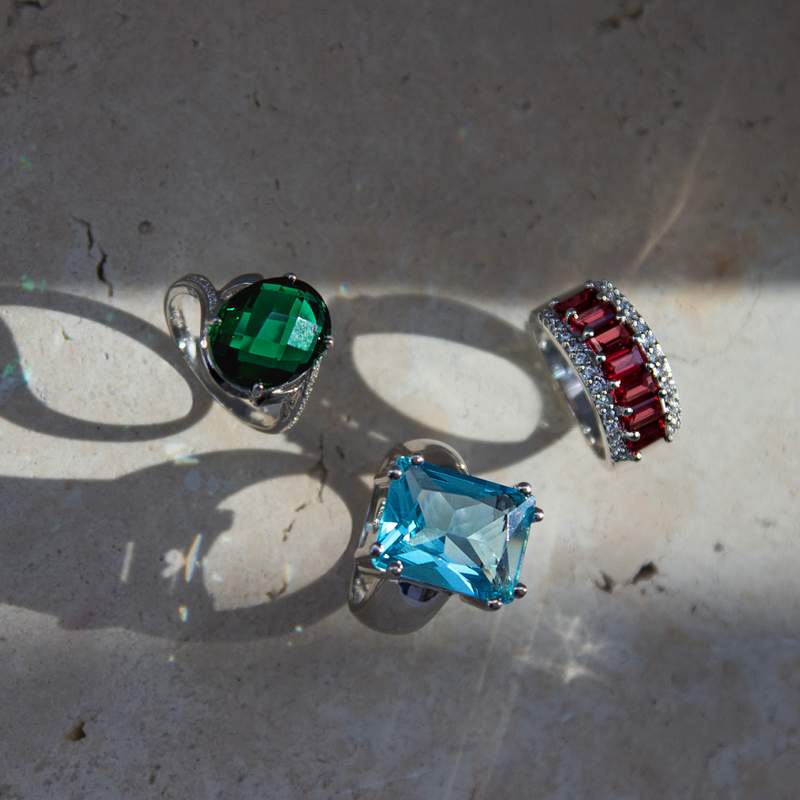 Bague or blanc 750, 1 topaze bleue traitée de 10,50 carats. - vue D1