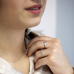 Bague or blanc 375 diamants - vue porté 1