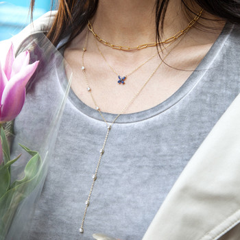 Collier or 375 2 tons, diamants. Longueur 45 cm.