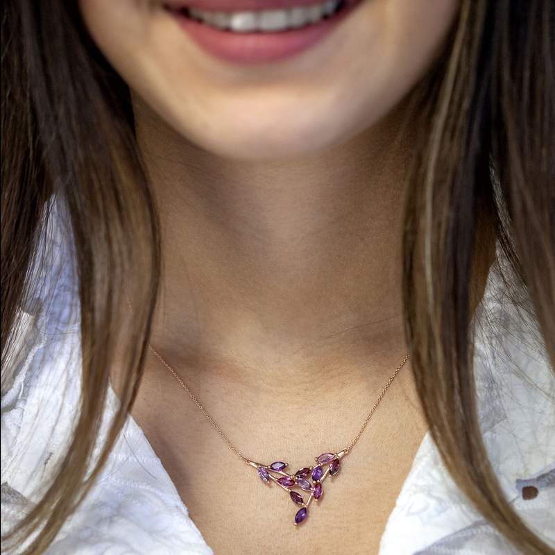 Collier or rose 375 améthystes grenats rhodolites topazes roses traitées 45 cm - vue porté 2