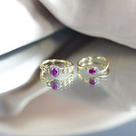 Bague or 375 2 tons, rubis et diamants, motif maille gourmette - vue D4