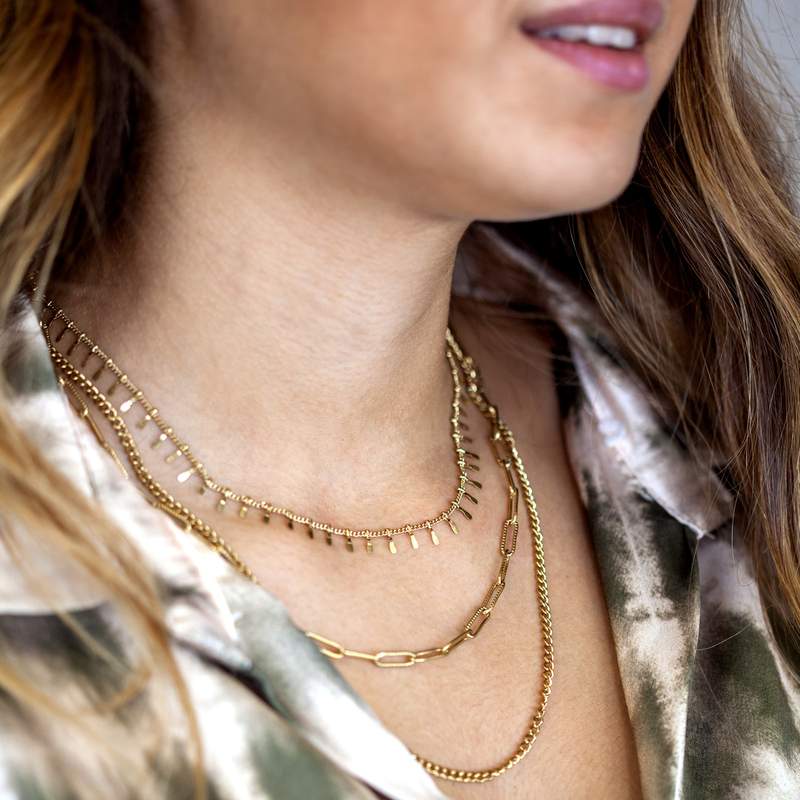 Collier acier doré 45 cm - vue porté 1
