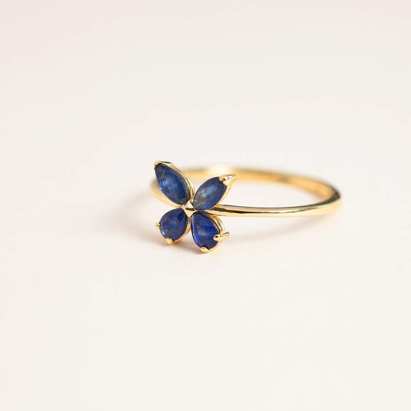 Bague or jaune 375, saphirs, motif papillon. - vue D4