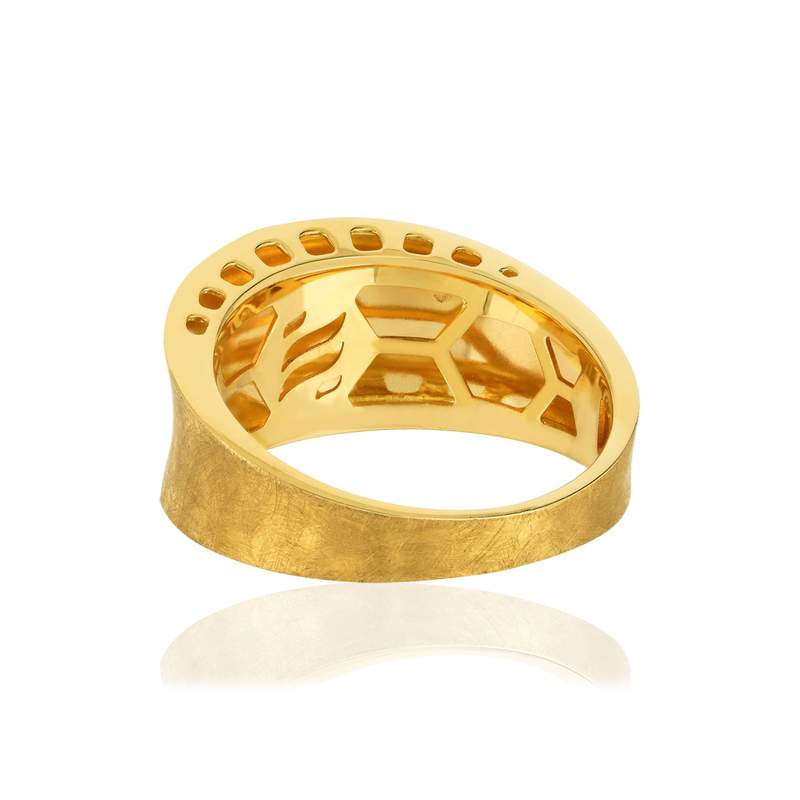 Bague or jaune 375, motif brossé et ciselé. - vue 4