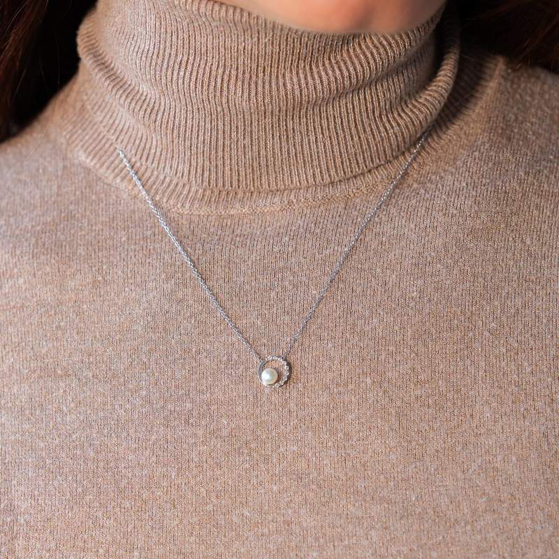 Collier argent 925 cercle zirconias perle de culture de Chine 45 cm - vue porté 1