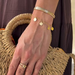 Stijve, vergulde armband – gedragen 1
