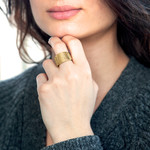 Bague or jaune 375 - vue porté 1