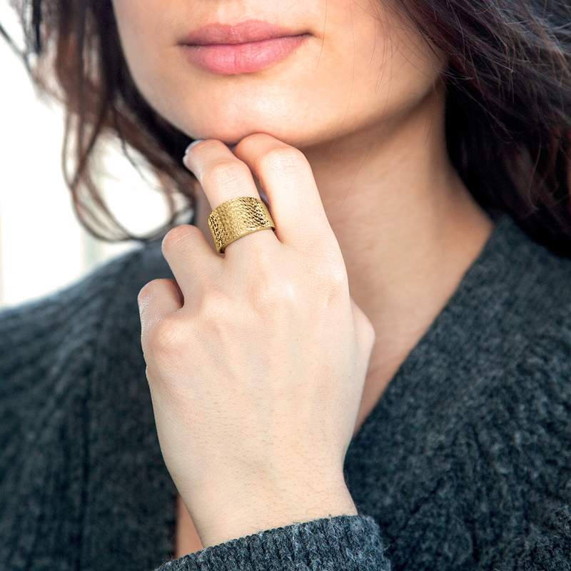 Bague or jaune 375 - vue porté 1