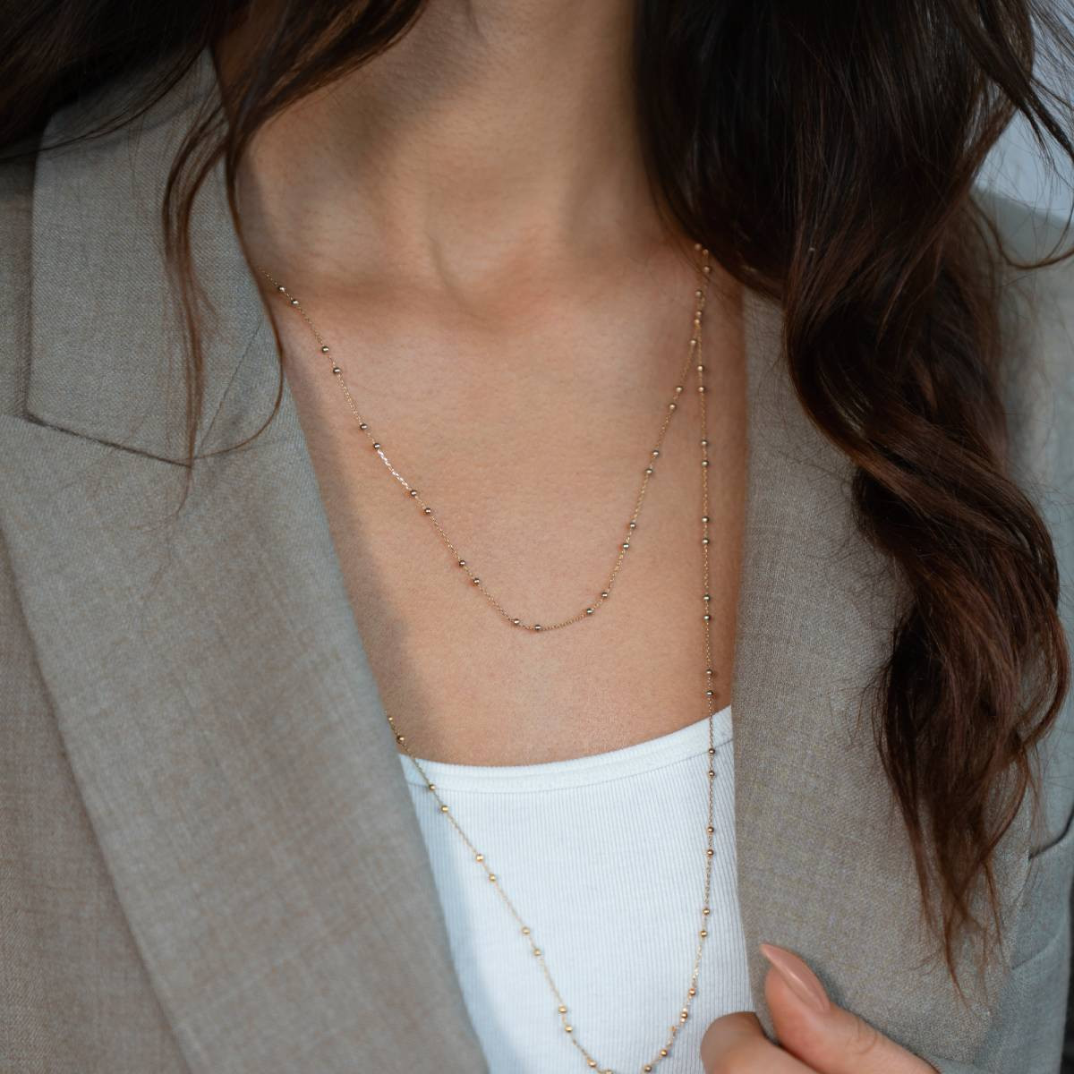 Sautoir plaqué or motif boule 136 cm - vue porté 2