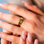 Bague or jaune 375 - vue porté 1