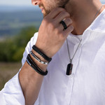 Bracelet cordon synthétique noir et acier - vue porté 1