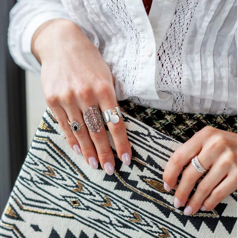 Bague argent 925 onyx marcassites - vue porté 1