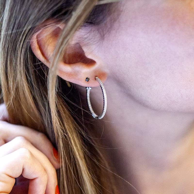 Créoles argent zirconias 28 mm - vue porté 1