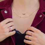 Collier or jaune 375 rubis 43 cm - vue porté 1