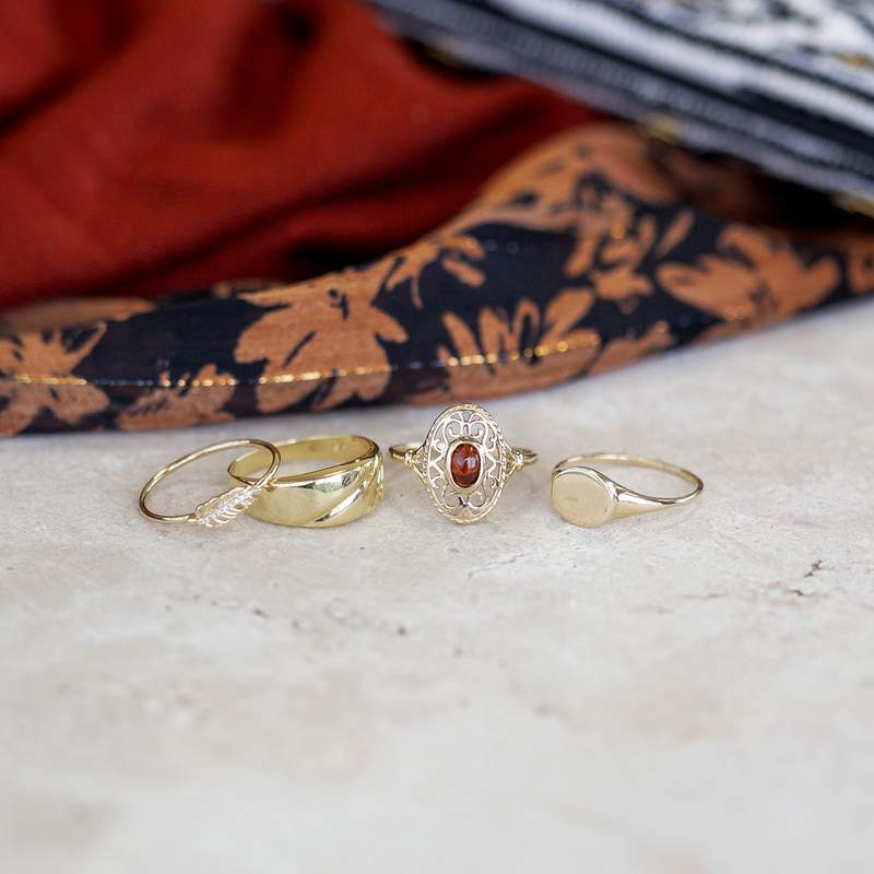 Bague or jaune 375 grenat - vue D1