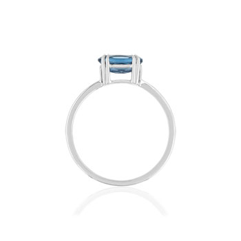 375 white gold ring with an oval-cut, heat-treated London Blue topaz