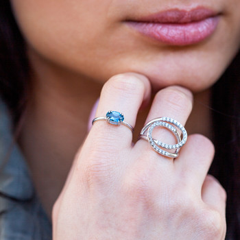 375 white gold ring with an oval-cut, heat-treated London Blue topaz