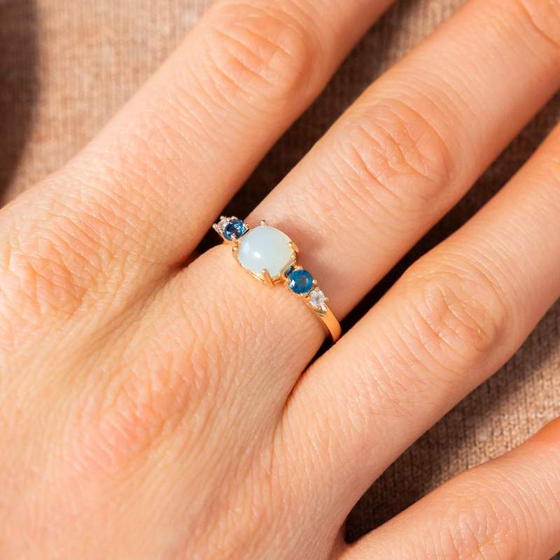 Bague plaqué or agate zirconias bleus - vue porté 1